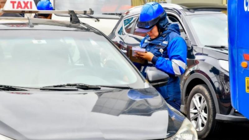 Fuerte sanción se dará para conductores de taxi que capten usuarios en la vía pública