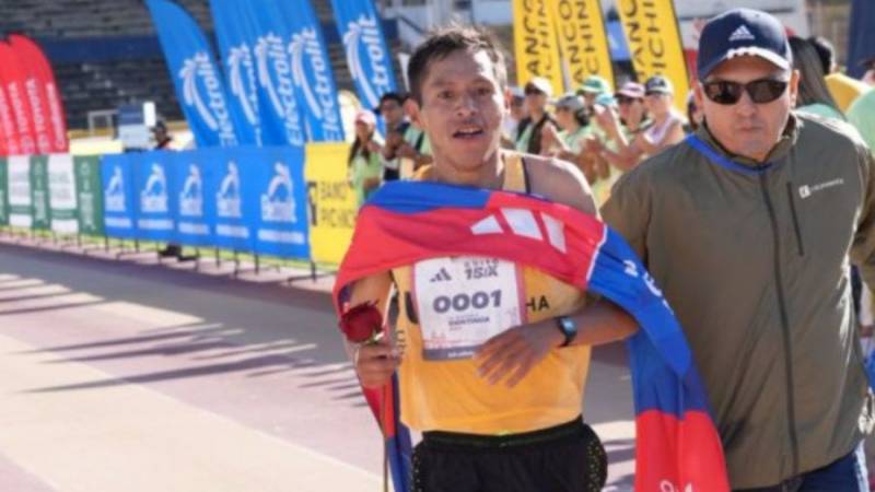 Cristhian Pacheco gana la carrera Quito 15K Race en Ecuador