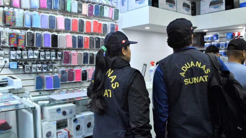 Centro de Lima  celulares de contrabando operativo
