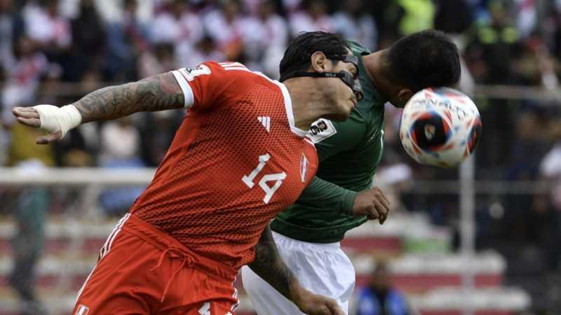 Completa selección uruguaya de futbol para duelo con Perú - Prensa