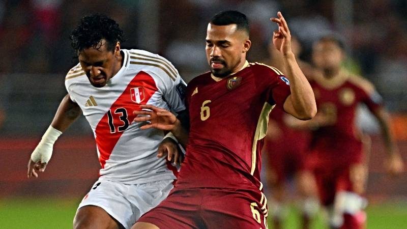 paolo guerrero  orejas perú venezuela 