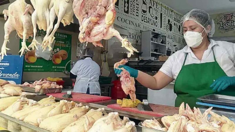 El precio del pollo mantiene la baja en mercados mayoristas de Lima