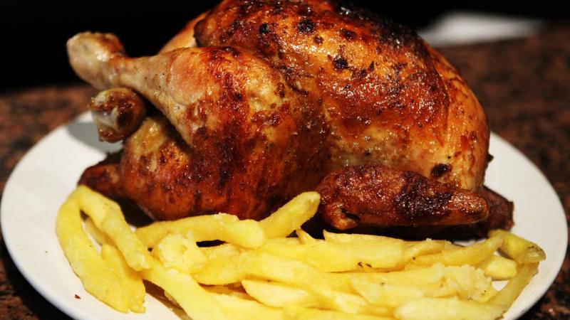 Pollo a la brasa entre los 10 mejores platos con pollo del mundo, según ranking de TasteAtlas 