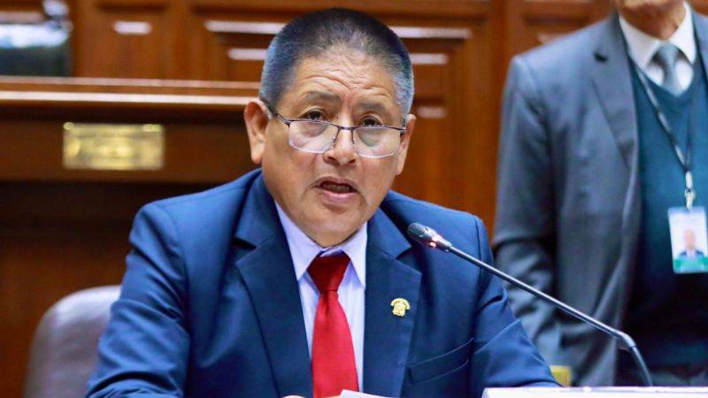 Presentan moción de censura contra Isaac Mita en su condición de titular de la Comisión de Justicia