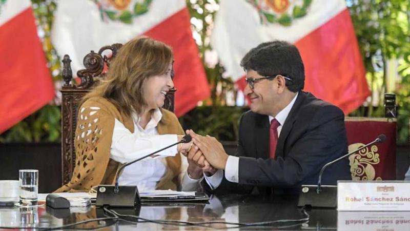 Presidenta Dina Boluarte  reunión  gobernador  alcaldes  Arequipa