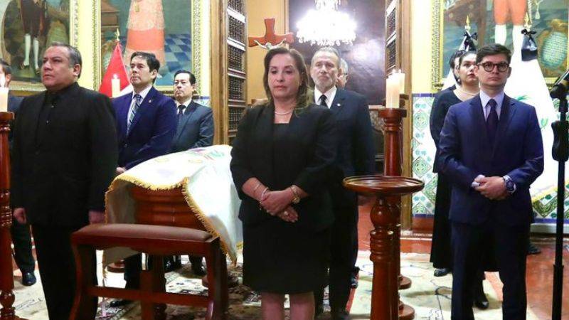 Presidenta Dina Boluarte acude a velorio de Ana Gervasi