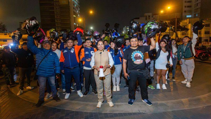 Protesta de moteros en Plaza a la Bandera