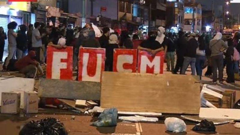 Protesta estudiantil frente a San Marcos generó caos vehicular