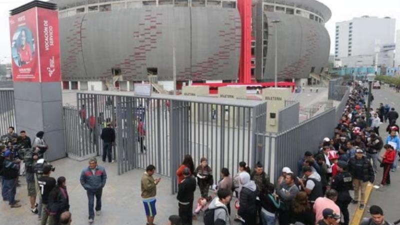 Renzo Reggiardo MML Perú vs Argentina partido selección peruana Estadio Nacional