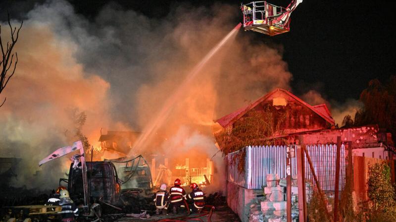 Rumania Explosión Incendio muertos heridos bomberos