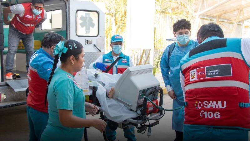 Minsa samu médicos
