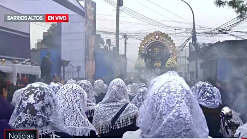 señor de los milagros cristo morado