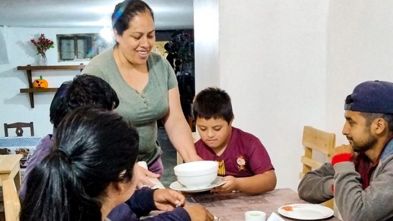 Programa Contigo: La inspiradora historia de Leonardo, niño son síndrome de Down que sueña con ser chef