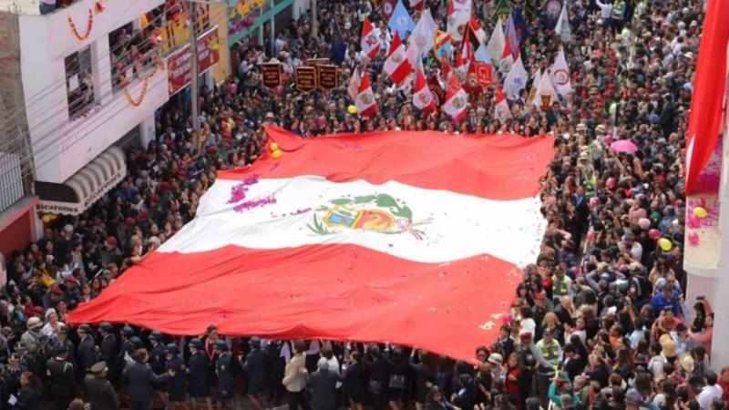 Tacna Chile Perú Procesión de la Bandera  Dina Boluarte 