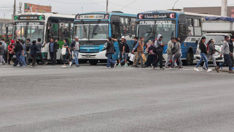 Transportistas convocan a paro nacional tras desacuerdos con el Congreso