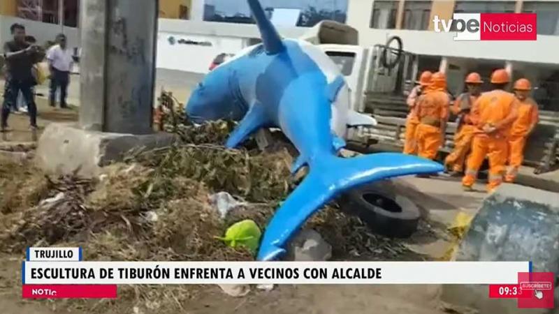 Trujillo vecinos  escultura de tiburón  parque  