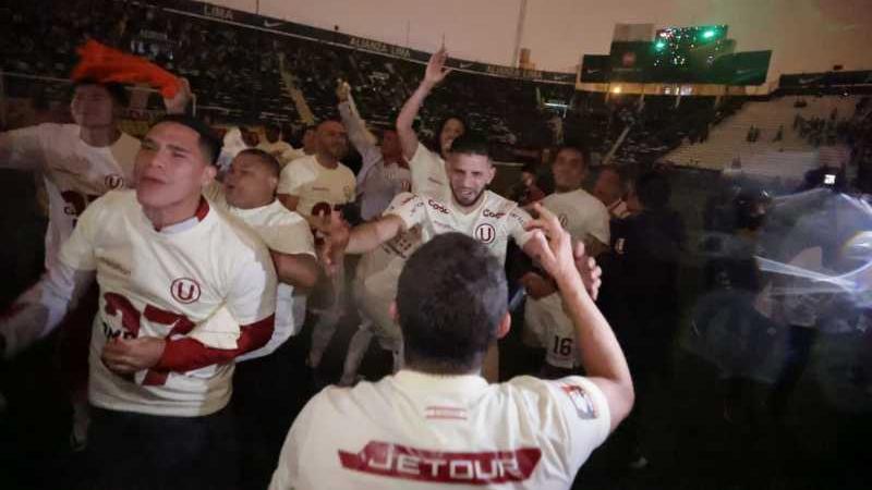 UNIVERSITARIO CAMPEÓN