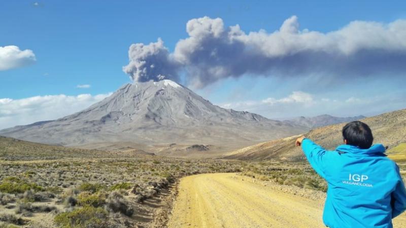 Volcán Ubinas: elevan nivel de alerta de amarillo a naranja por incremento de actividad