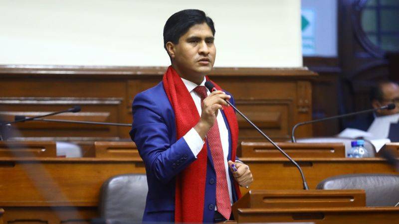 Wilson Soto propone que Ejecutivo debe asumir pensión para expresidentes