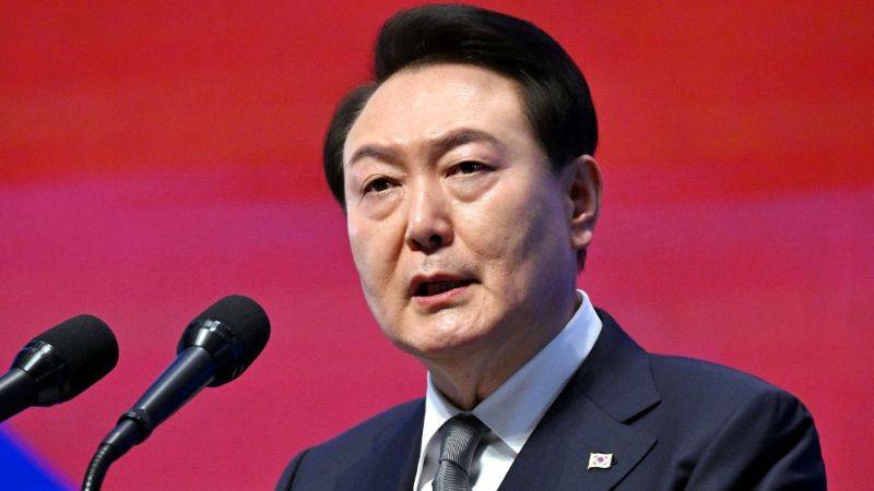Yoon Suk Yeol, suspendido de la presidencia, enfrenta orden de arresto por polémica ley marcial