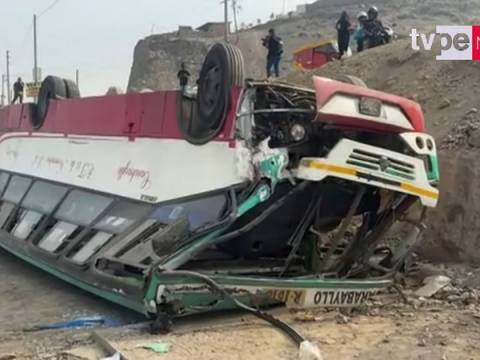 bus se vuelca en carabayllo