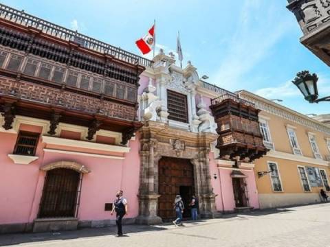 cancillería peruanos carreteras bolivia