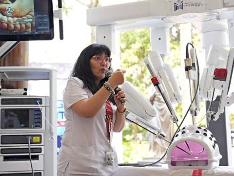 cirugía robótica  Hospital Dos de Mayo tecnología médicos