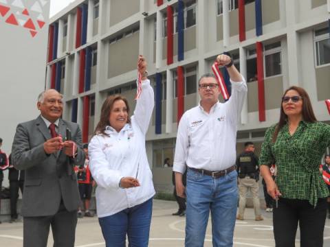 Dina Boluarte Escuela Bicentenario