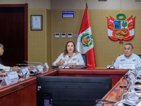 Presidenta Dina Boluarte lideró reunión de trabajo en el Centro de Operaciones de Emergencia Nacional 