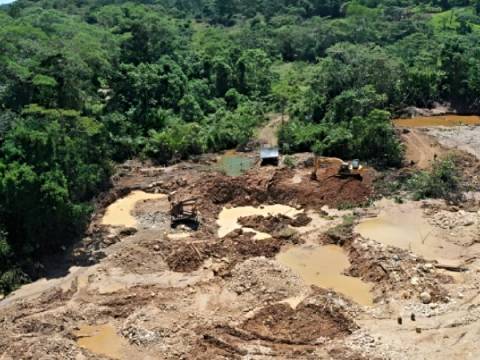 minería ilegal oro armas tráfico de personas 