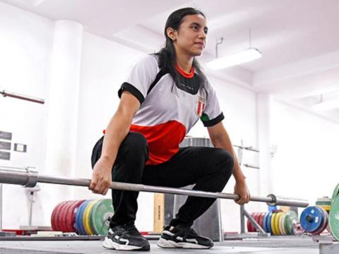 Katerin Olivera: "Mi objetivo es entregar todo en el mundial de pesas y lograr una medalla para el Perú"