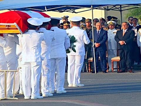Presidenta Dina Boluarte  fuerzas armadas vraem militares sendero Luminoso