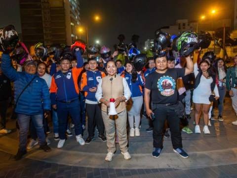 Protesta de moteros en Plaza a la Bandera