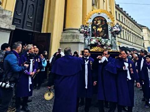 Procesión del Señor de los Milagros Hamburgo Alemania Cancillería.