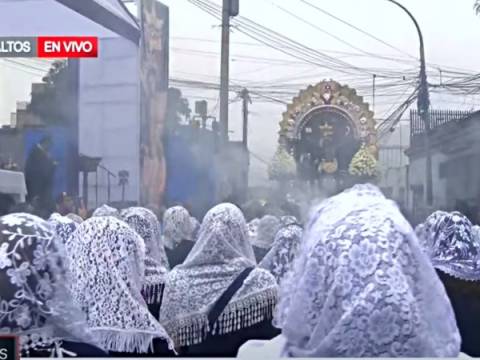 señor de los milagros cristo morado