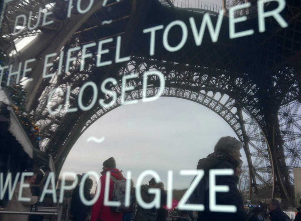 Torre Eiffel cerrada 