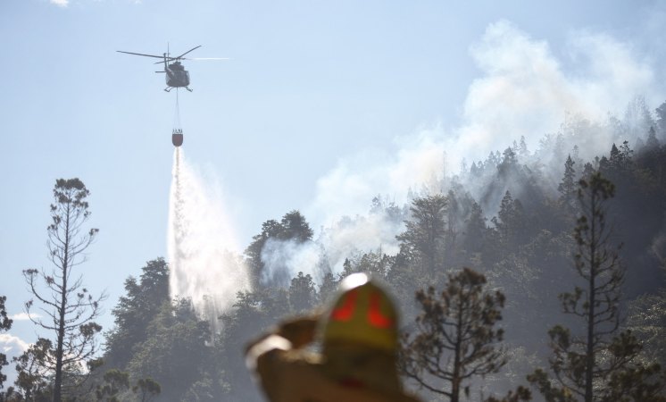 Helicopteros para combatir el fuego en paeque de Patagonia 