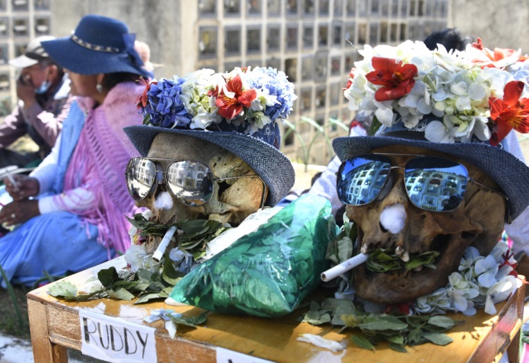 cráneo música cementerio muertos