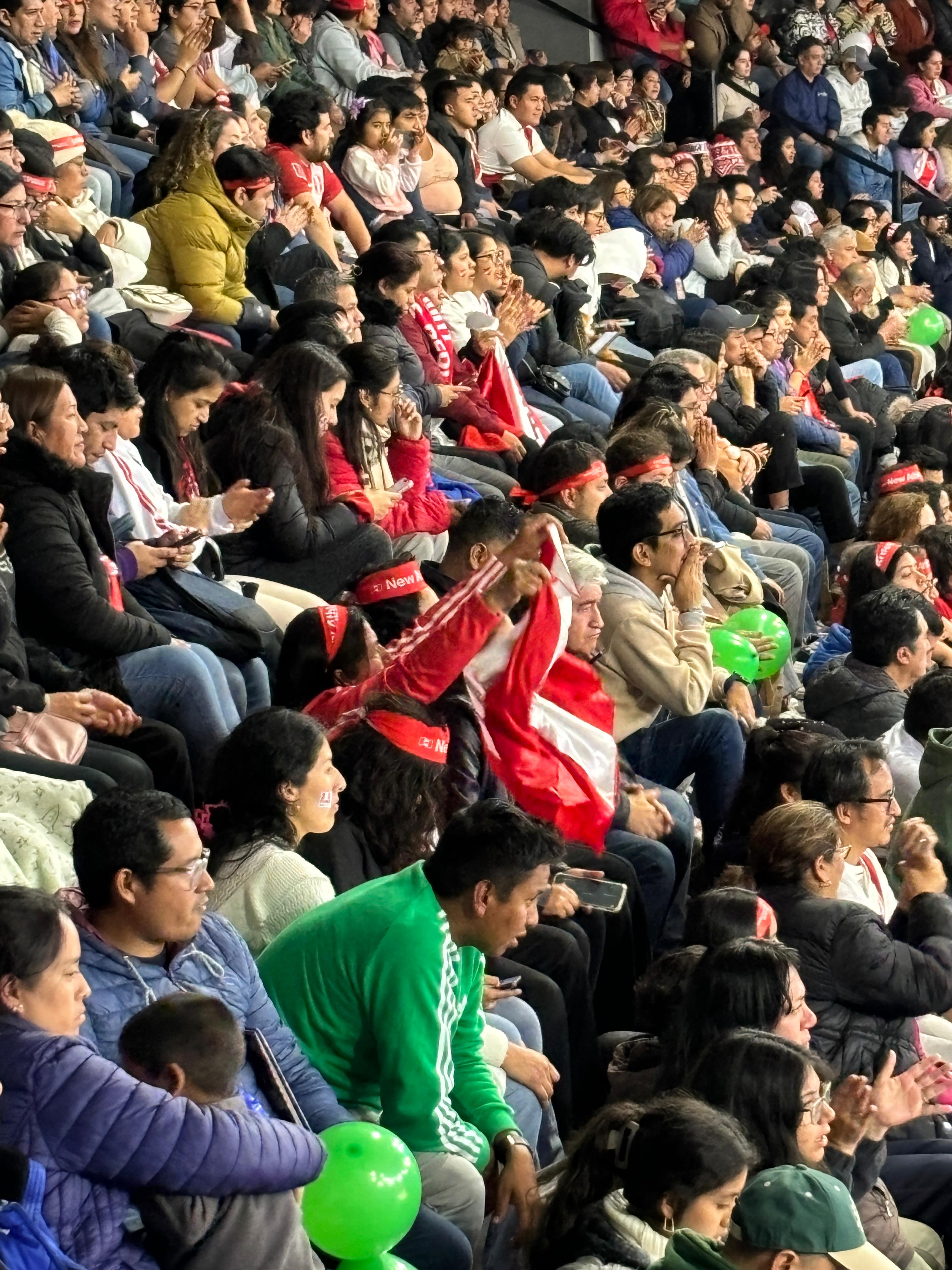 hinchada perú vóley