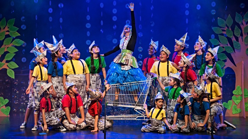 niños reciclaje teatro surco