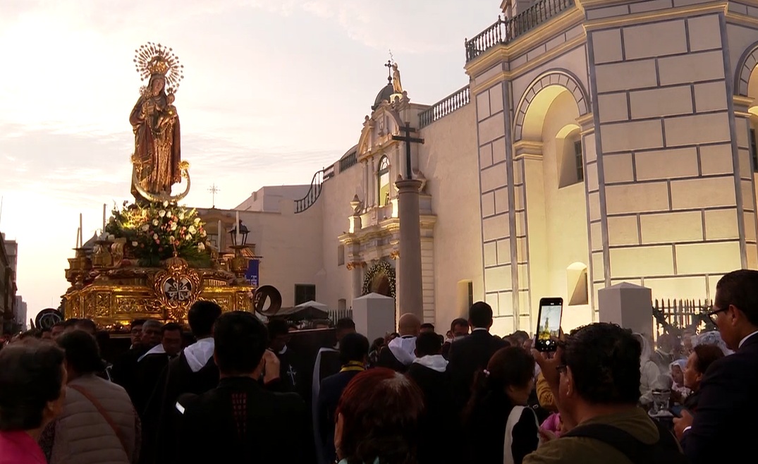procesión iglesia municipalidad de Lima