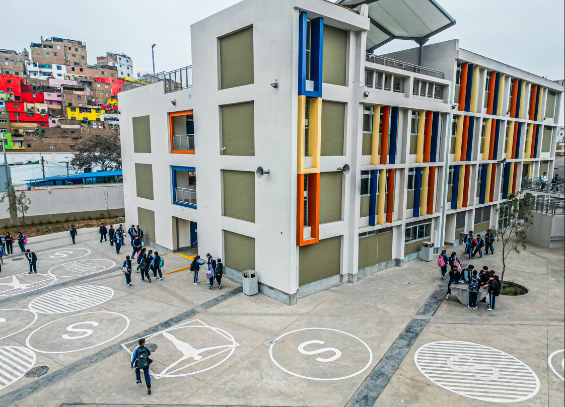 escuela bicentenario cerro san cosme