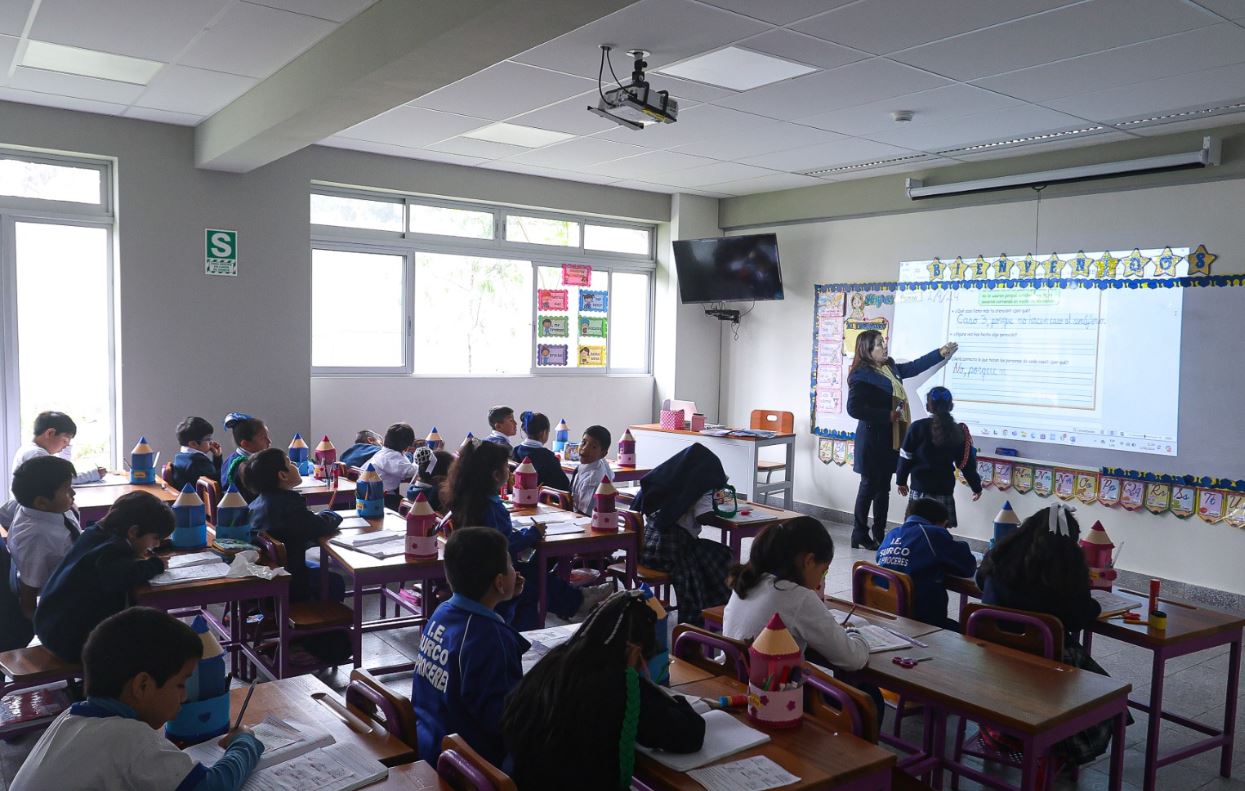 Escuela Bicentenario Los Proceres Surco