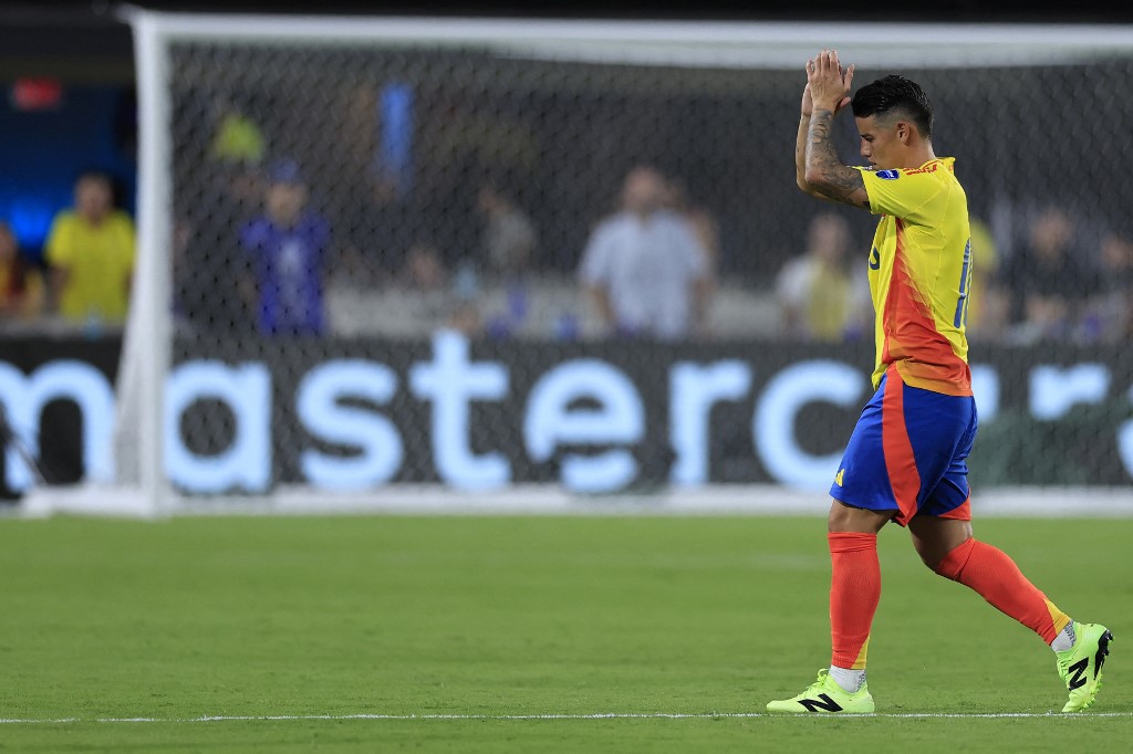 James Rodríguez abandona el terreno de juego