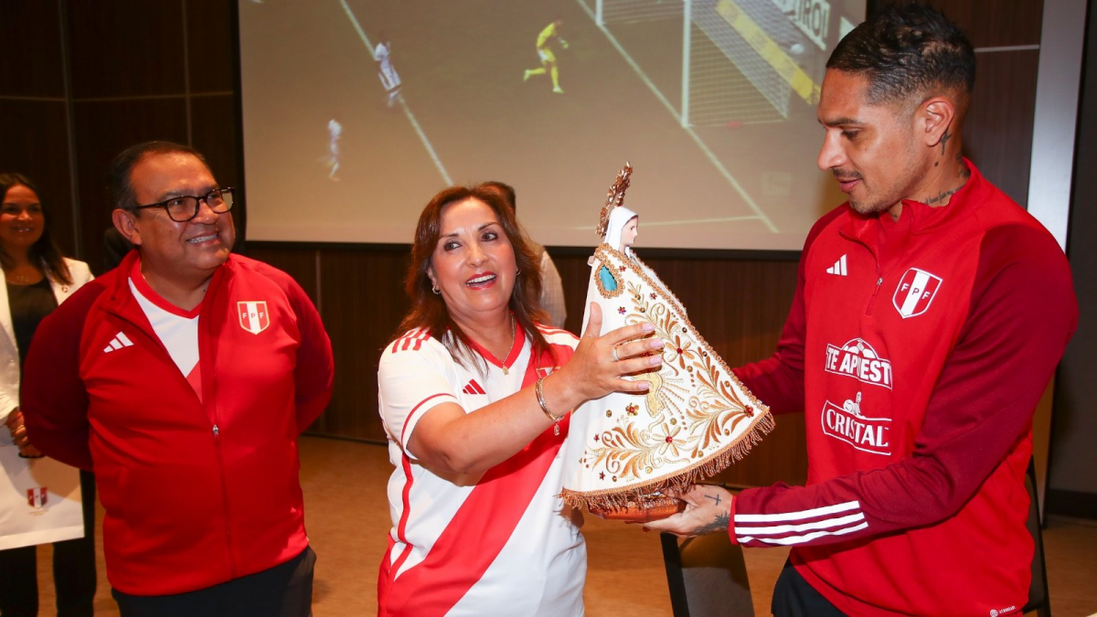 dina boluarte visita a la selección peruana