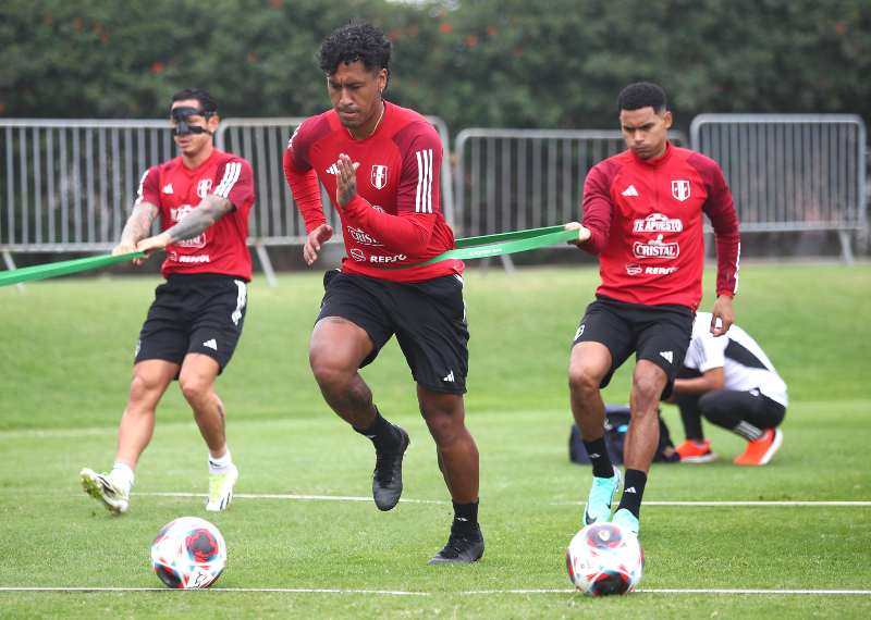 RENATO TAPIA - SELECCIÓN PERUANA